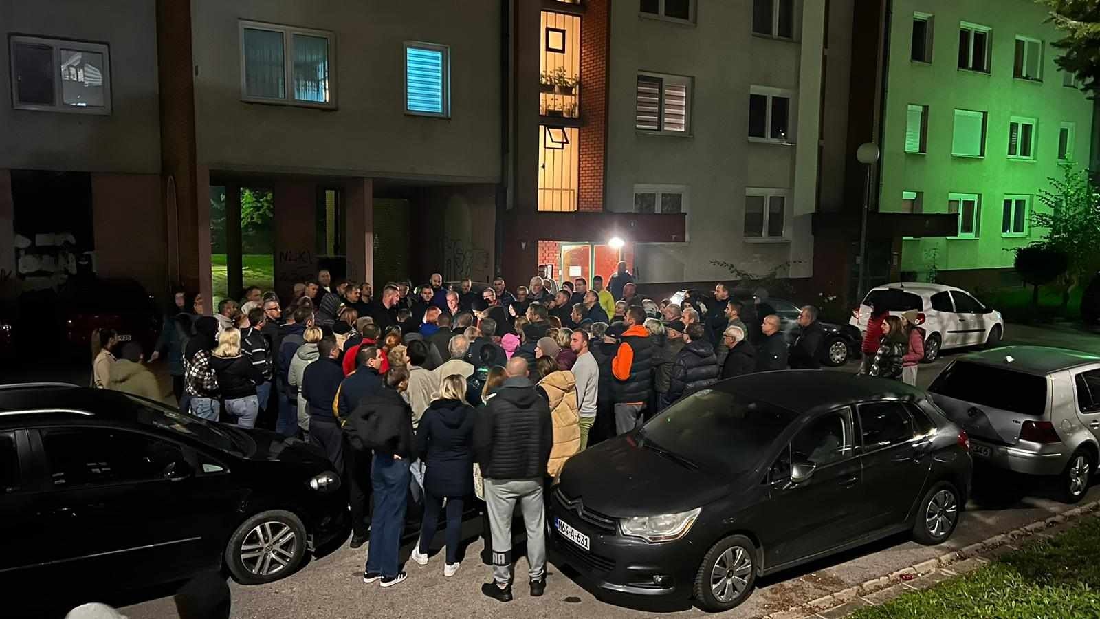 Radijatori u Vogošći hladni: Građani izašli na ulice, najavili i proteste pred zgradom Vlade KS