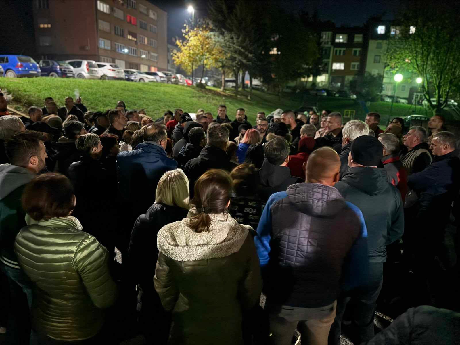 Radijatori u Vogošći hladni: Građani izašli na ulice, najavili i proteste pred zgradom Vlade KS