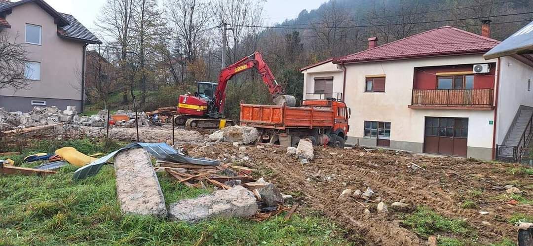 Pogledajte kako teku radovi na izgradnji novog doma za Dinu Begića i njegovu kćerkicu Dalal