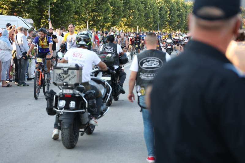 Srebreničanin Ahmed Ustić, frizer, motorista i humanista koji živi za svoj rodni grad
