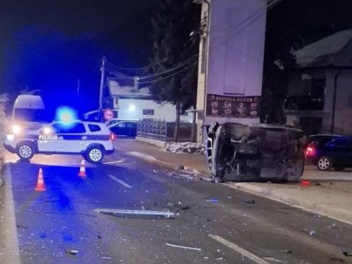 Od siline udarca automobil se prevrnuo: Teška saobraćajna nesreća u BiH